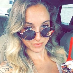 Meet your Posher, Arielle